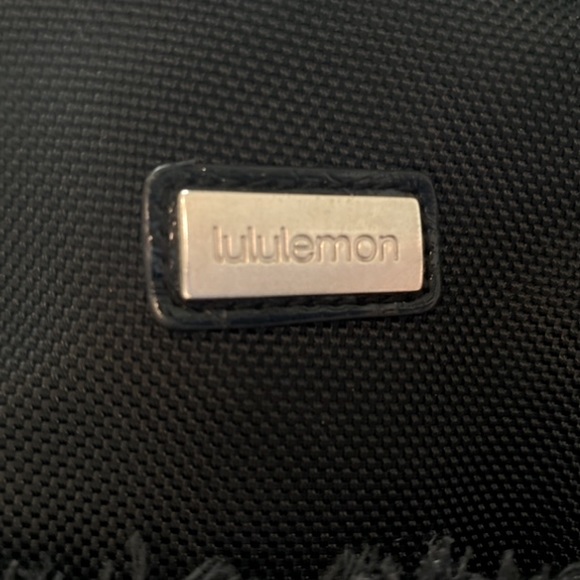 Lululemon 🌸  Duffel Bag / gym bag / Laptop bag / vacation carry-on, etc … - Picture 6 of 14